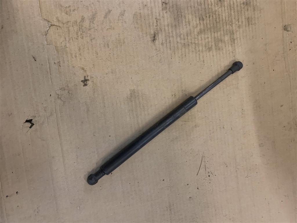 Volkswagen Touareg 7L 2002-2006 для Амортизатор крышки багажника