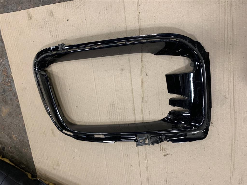 Porsche   Cayenne III 2018 - >> для Решетка в бампер правая