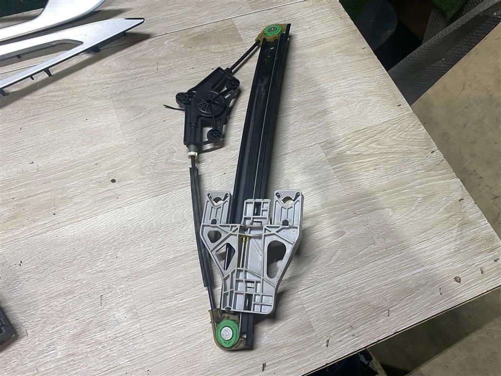 Audi A6 C7 для Стеклоподъемник задний левый