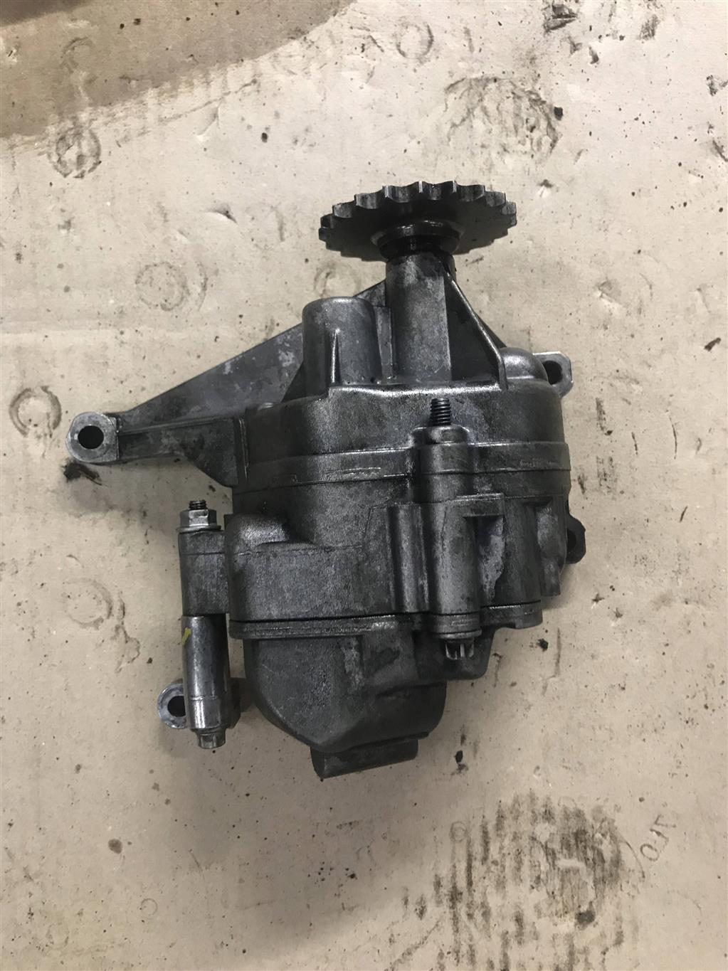 Mercedes-Benz W204 C-classe 2006-2011 для Насос масляный