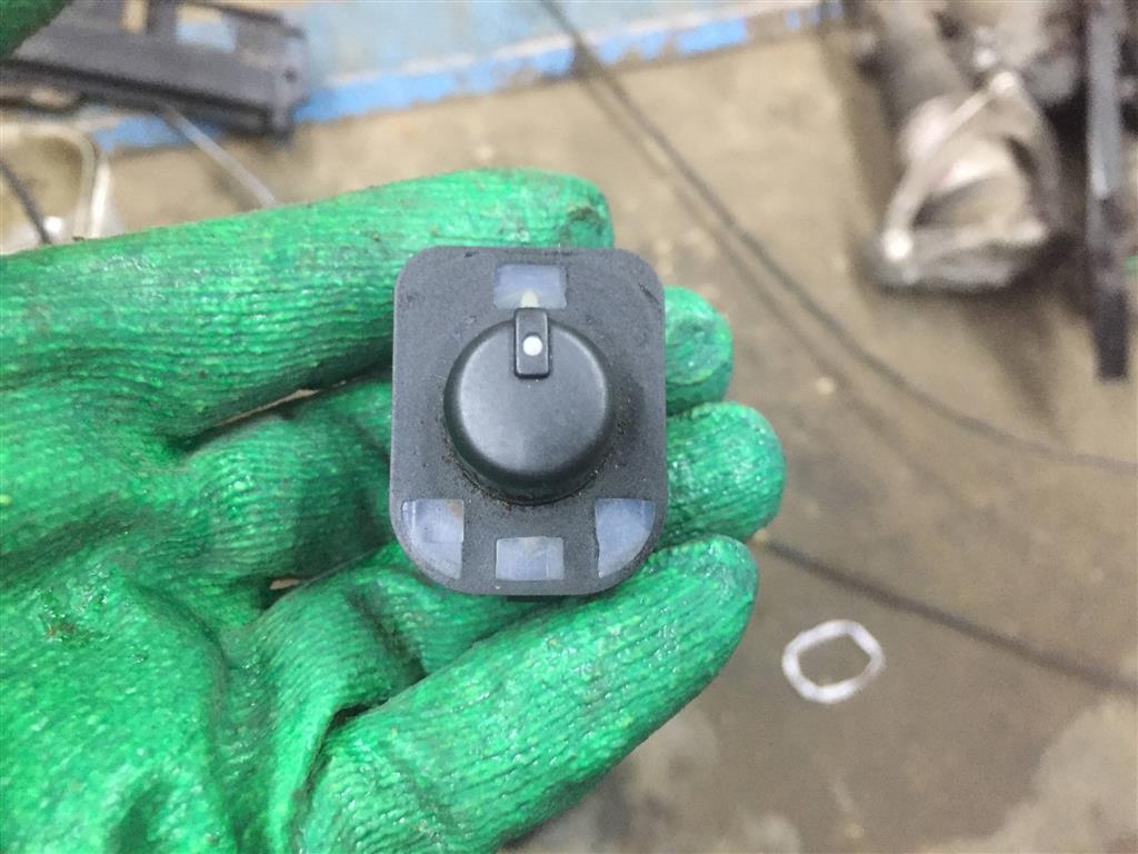 Audi Q7 (4L)  2005 - 2009 для Джойстик регулировки зеркал