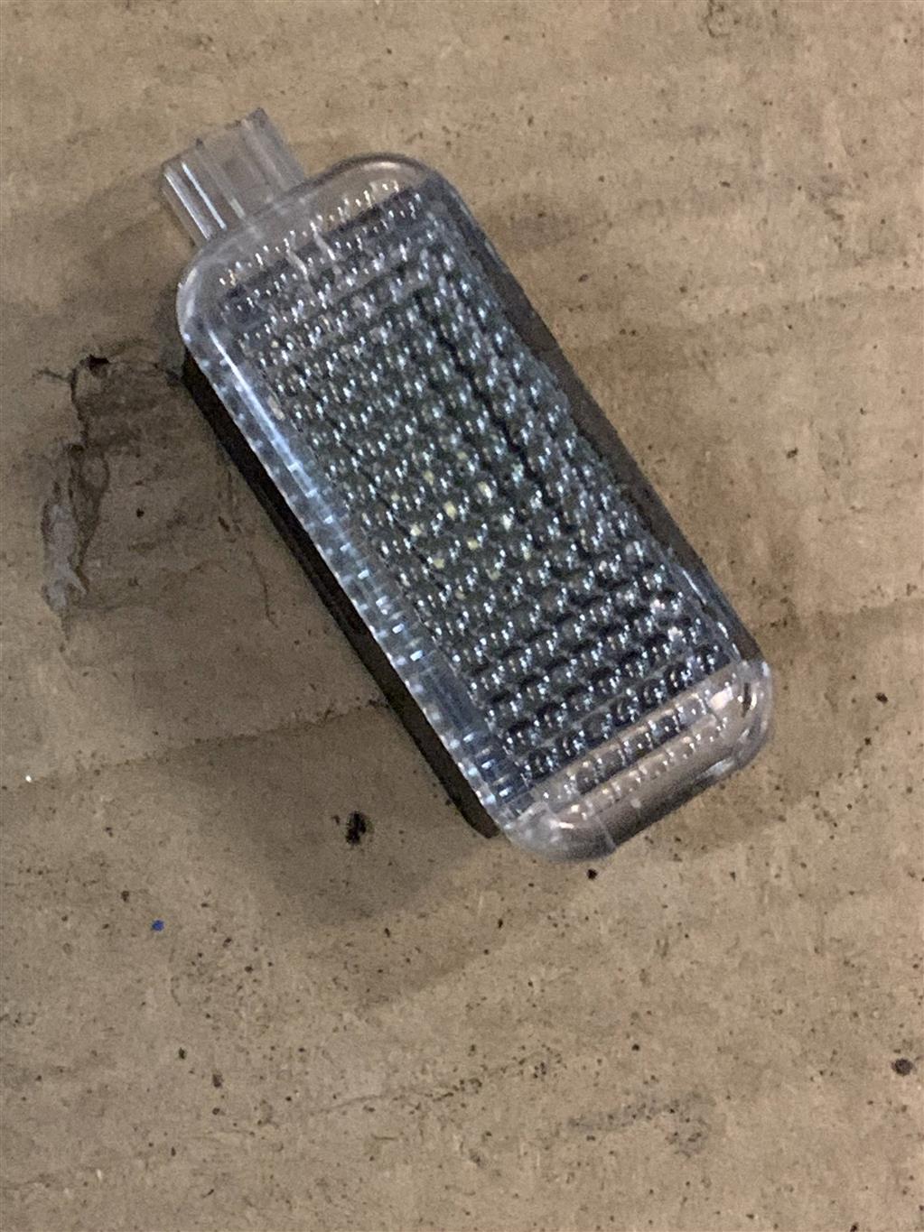 Audi A3 (8V) 2016-2019 рестайлинг для Плафон салонный