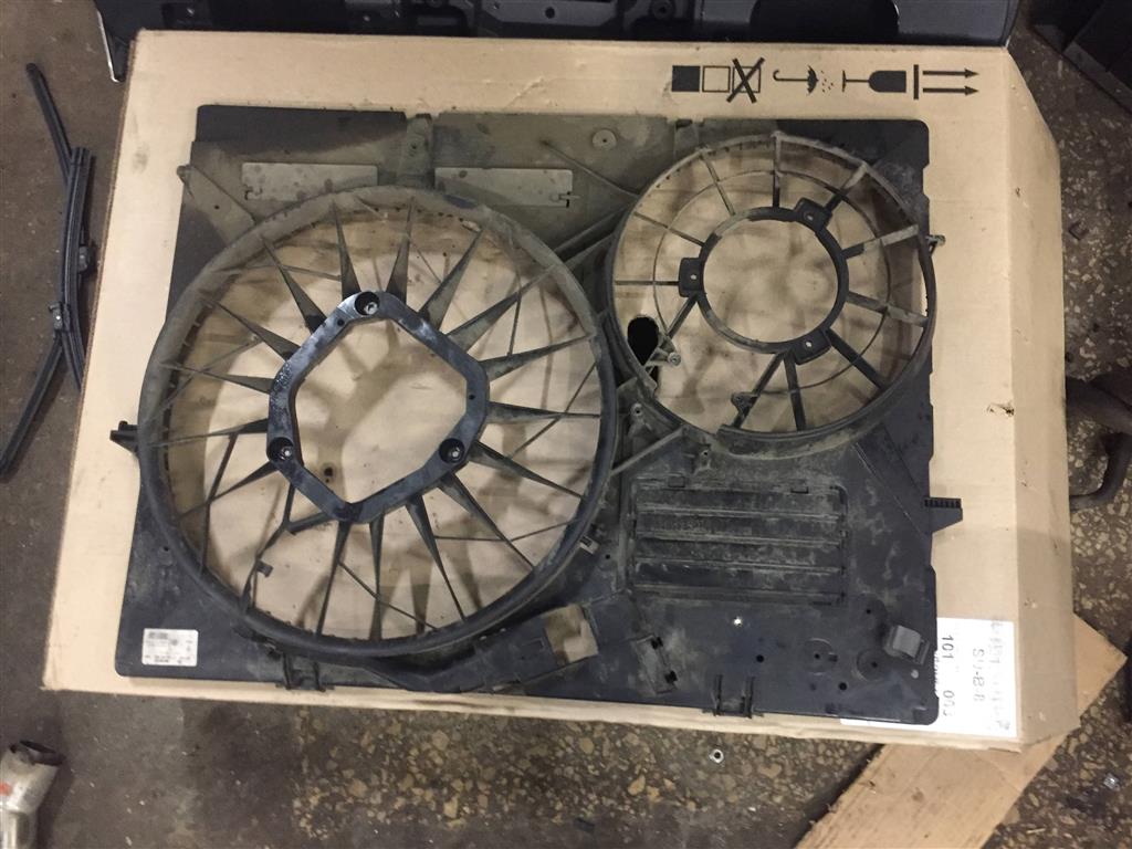 Audi Q7 (4L)  2005 - 2009 для Диффузор вентилятора