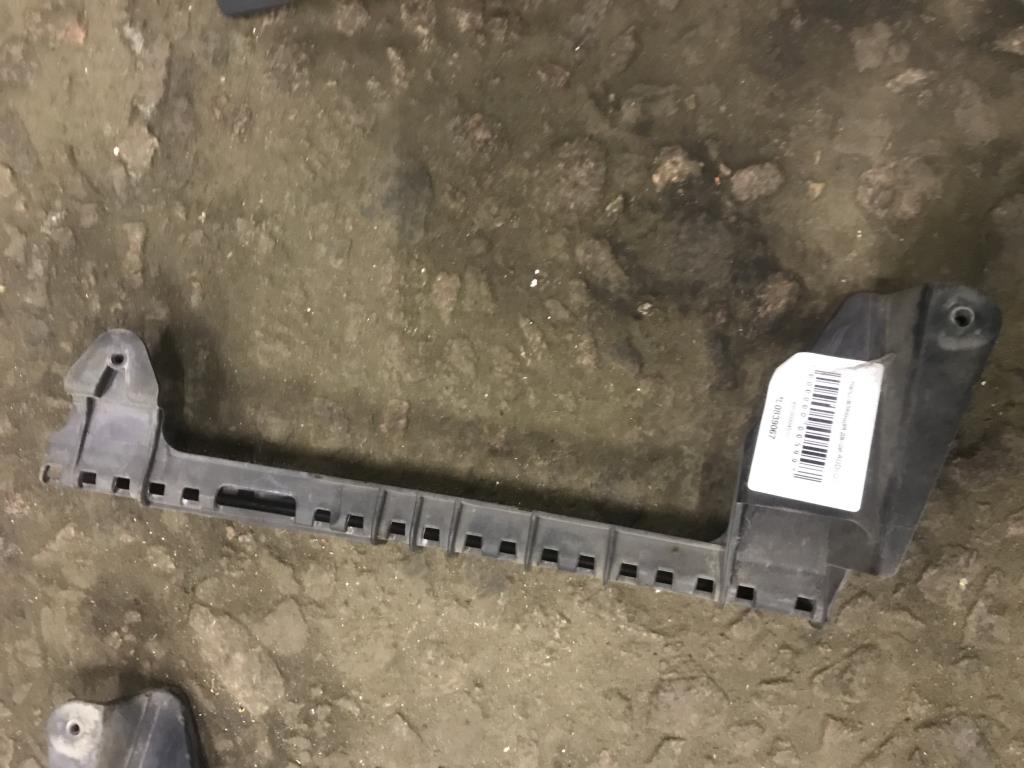 Audi Q7 (4L)  2005 - 2009 для Направляющая стеклоподъемника двери передней левой