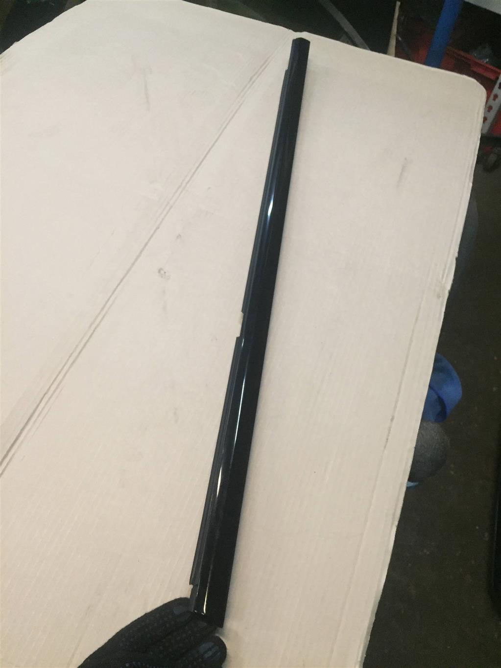 Mercedes-Benz W253 X253 GLC 2015-2019 для Молдинг стекла двери задней правой