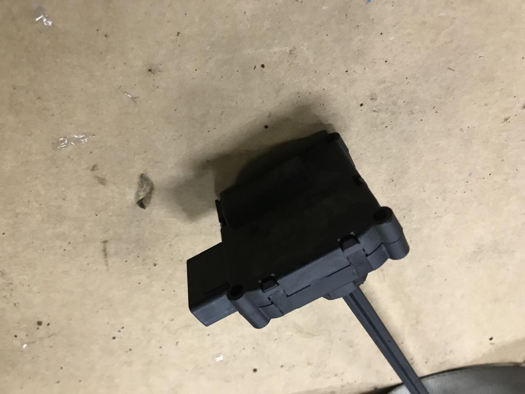 Audi Q7 (4L)  2005 - 2009 для Мотор заслонки печки