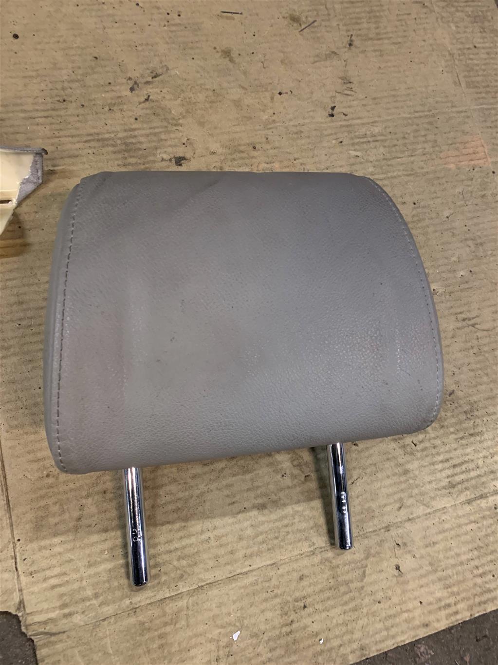 Audi A6 (C6 4F) 2005-2008 для Подголовник задний