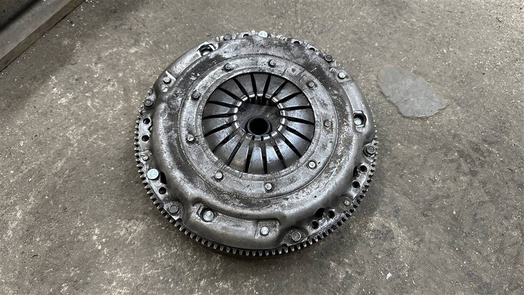 Volkswagen Passat (B7) 2011-2015 для Маховик