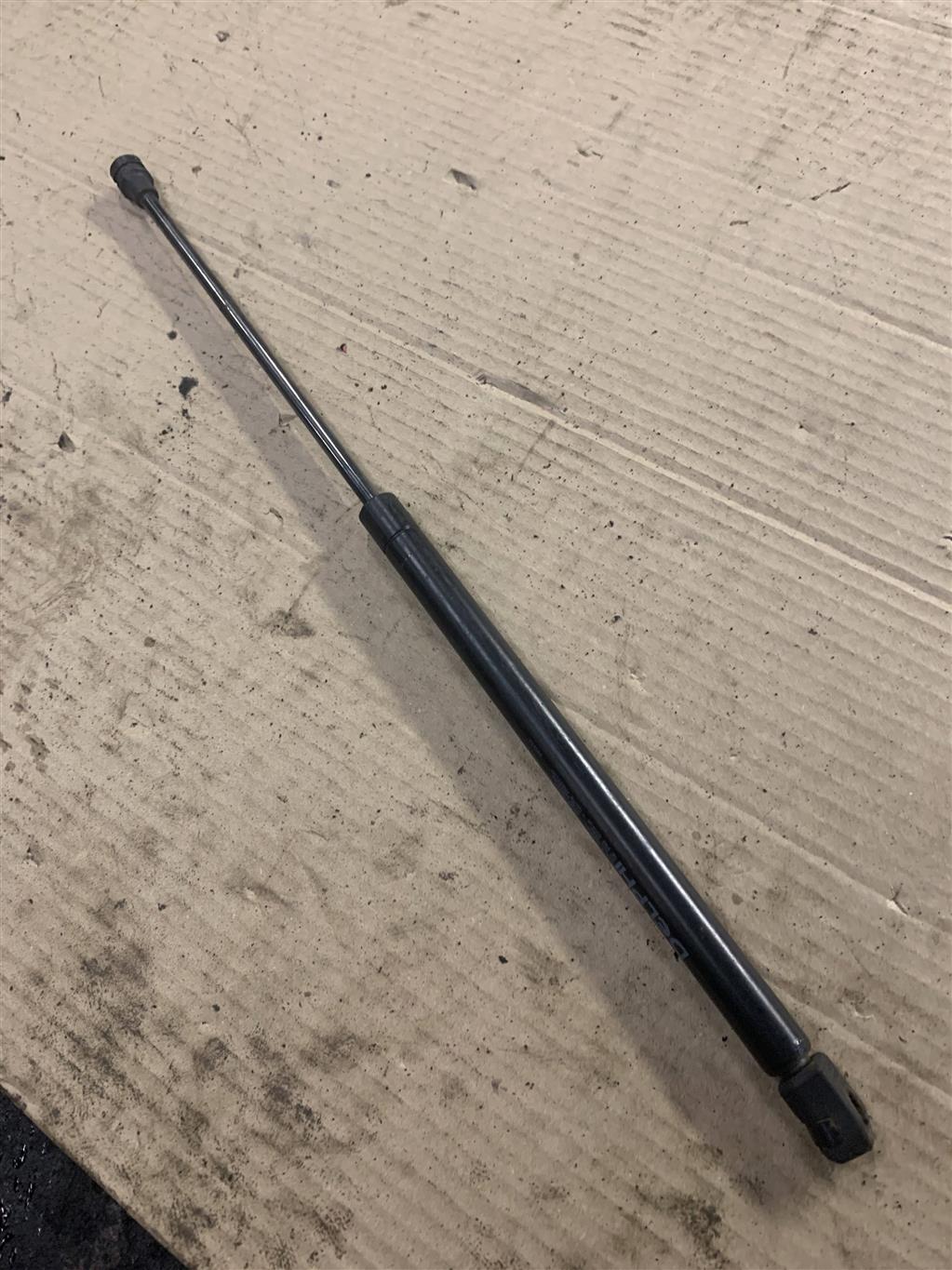 Volkswagen Passat (B5) 1996-2000 для Амортизатор крышки багажника