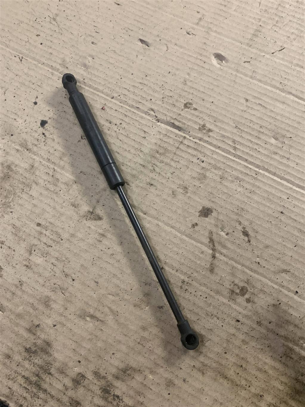 Porsche  Cayenne 955 2002-2007 для Амортизатор крышки багажника