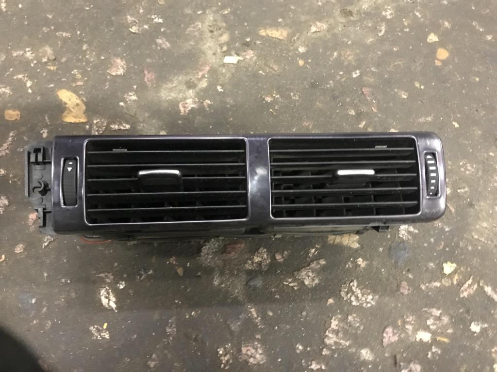 Audi A6 (C5) 2001-2004 рестайлинг для Дефлектор приточного воздуха