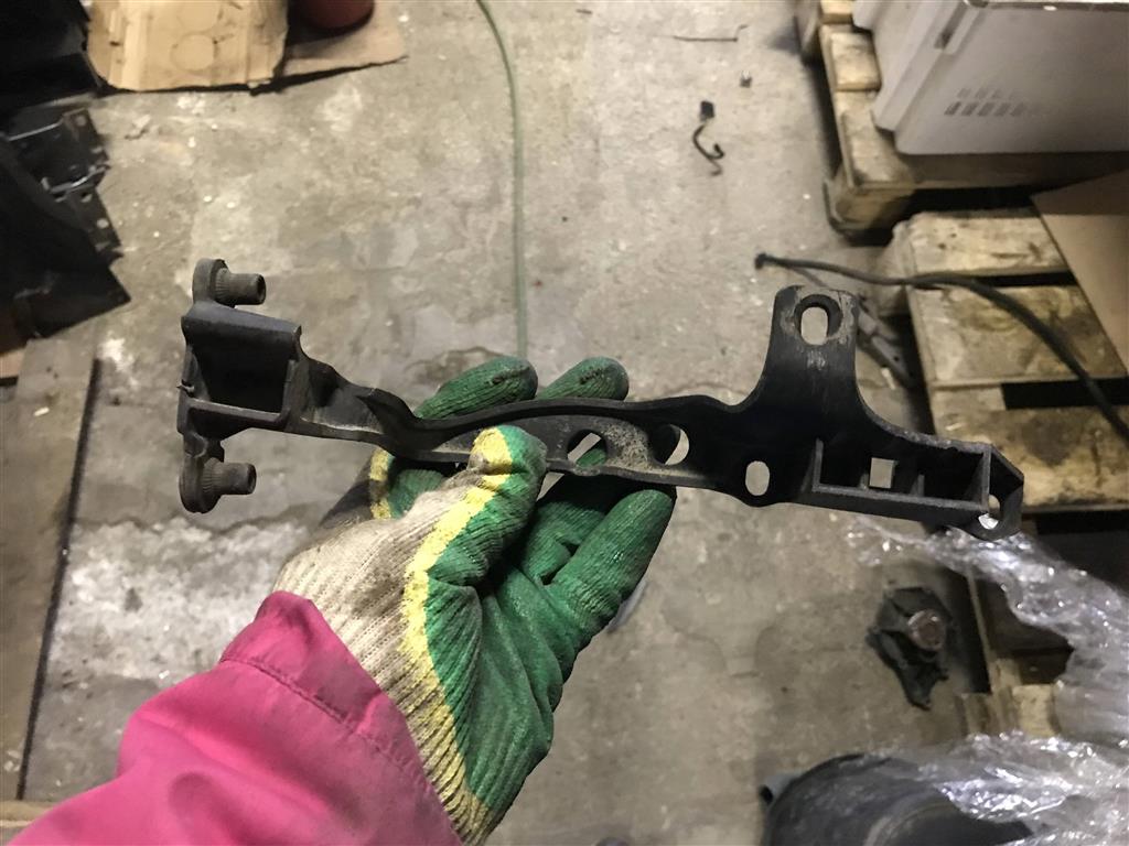 Volkswagen Touareg 7L 2007-2010 для Кронштейн передней панели