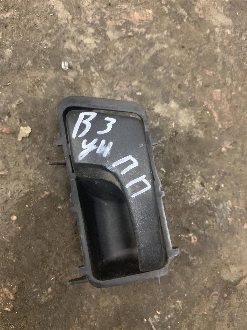 Volkswagen Passat (B3) 1988-1993 для Ручка двери внутренняя правая