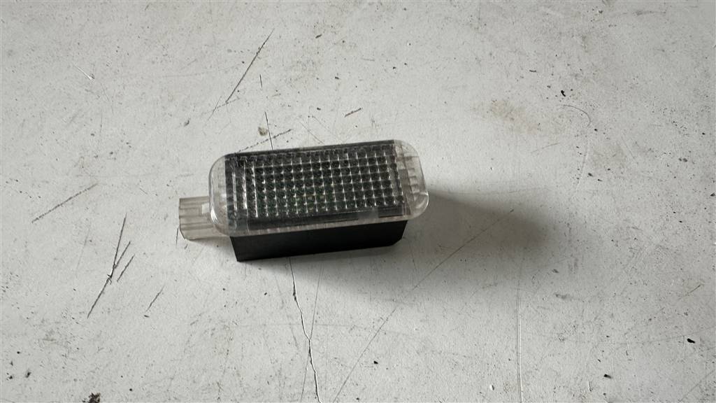 Audi A3 (8V) 2016-2019 рестайлинг для Плафон салонный