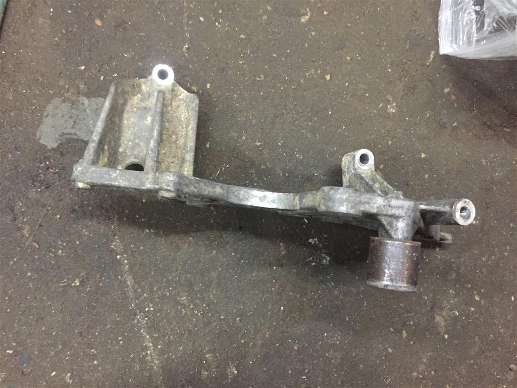 Volkswagen Touareg 7L 2007-2010 для Кронштейн ТНВД