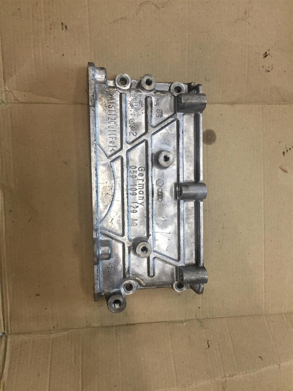 Audi Q7 (4L)  2009 - 2015 рестайлинг для Крышка коленвала задняя