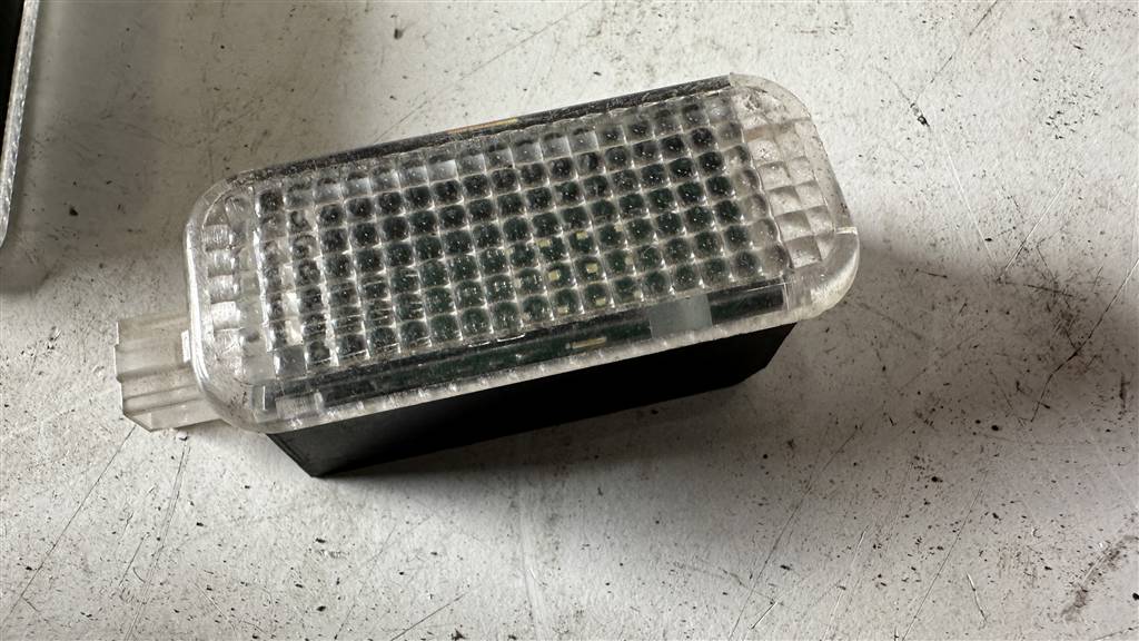 Audi A3 (8V) 2016-2019 рестайлинг для Плафон салонный