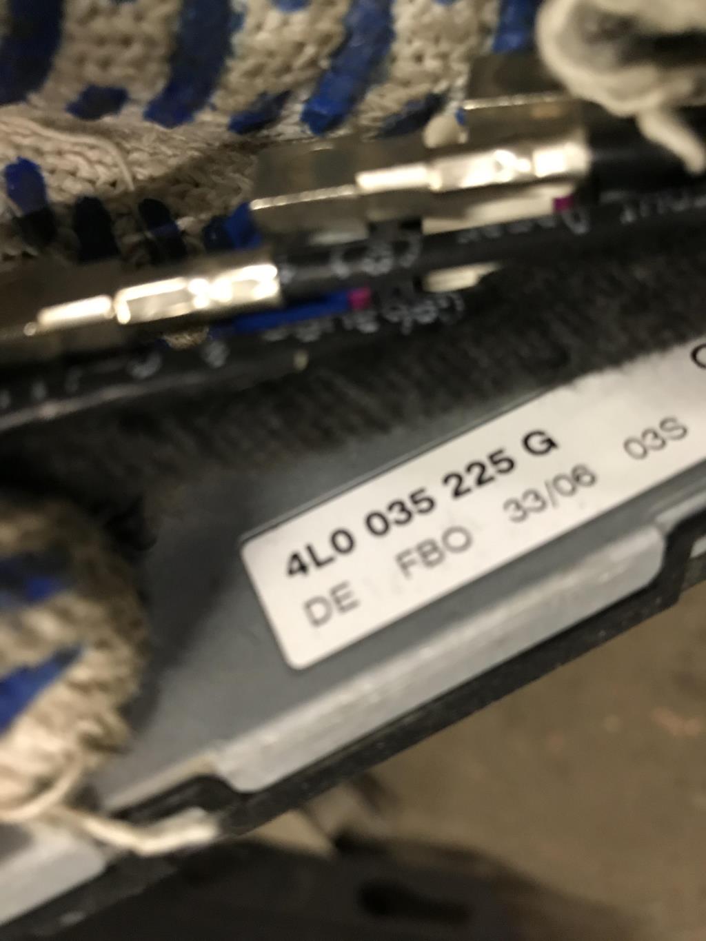 Audi Q7 (4L)  2005 - 2009 для Антенна