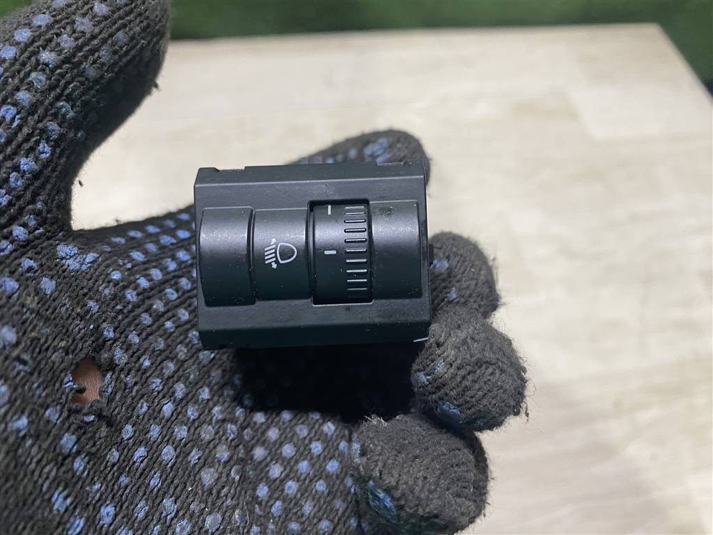 Skoda Octavia A7 для регулятор корректора фар подсветки