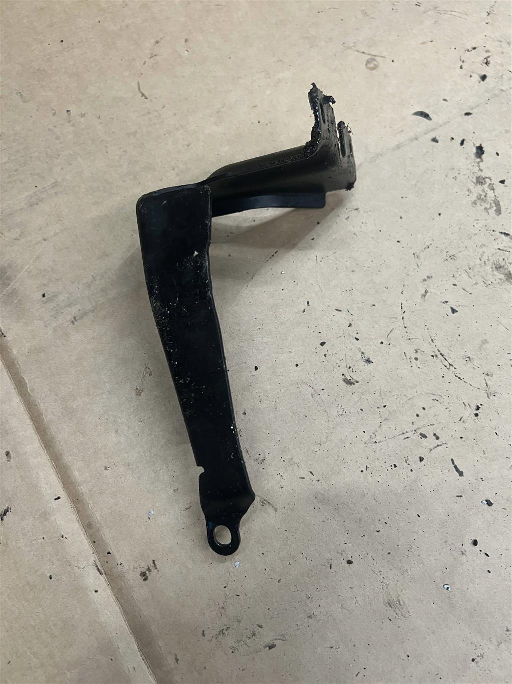 Audi Q7 (4L)  2005 - 2009 для Кронштейн