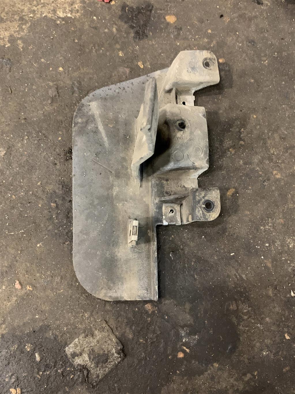 Audi Q7 (4L)  2005 - 2009 для Брызговик задний