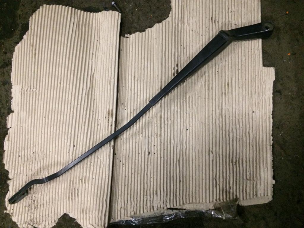 Volkswagen Golf III/Vento 1991-1997 для Поводок стеклоочистителя передний правый