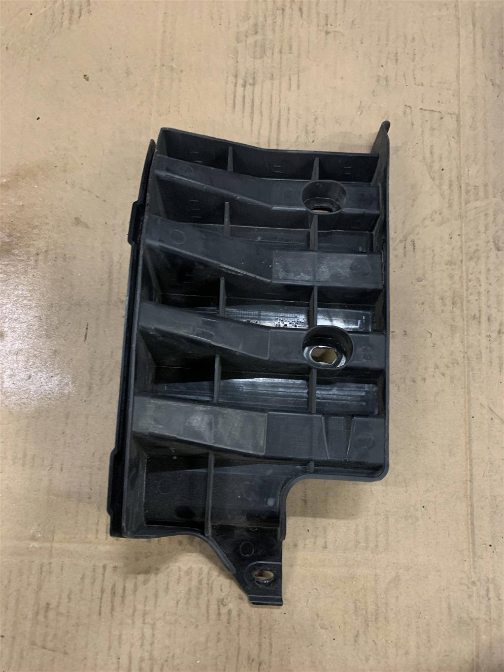 Audi RS6 (C6 4F) 2007-2011 для Направляющая заднего бампера левая