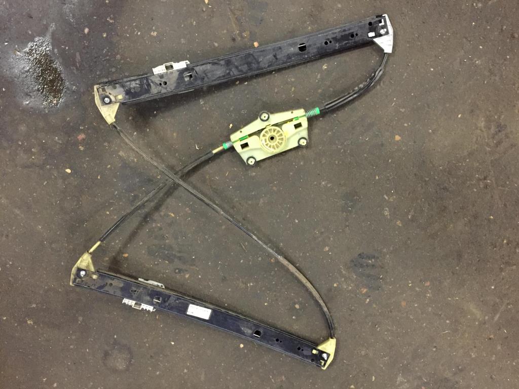 Audi Q7 (4L)  2005 - 2009 для Стеклоподъемник задний правый