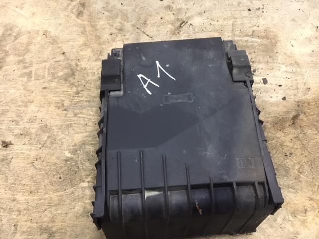 Volkswagen Passat (B6) 2005-2010 для Крышка блока предохранителей