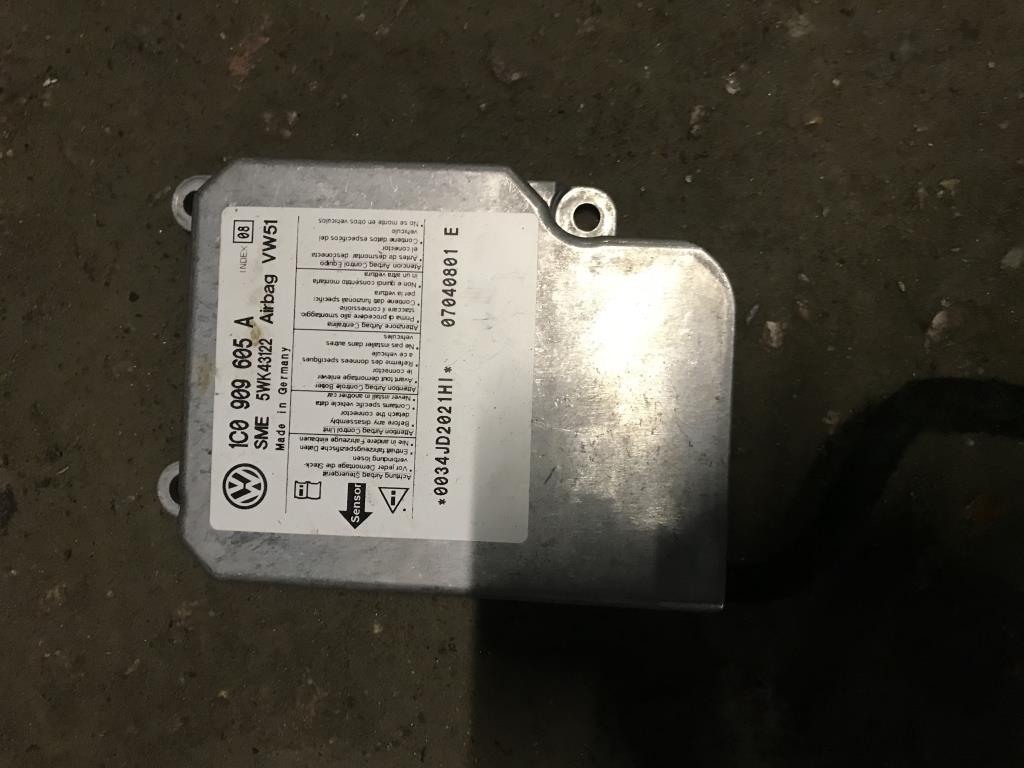 Volkswagen Golf V 2003-2009 для Блок управления AIR BAG