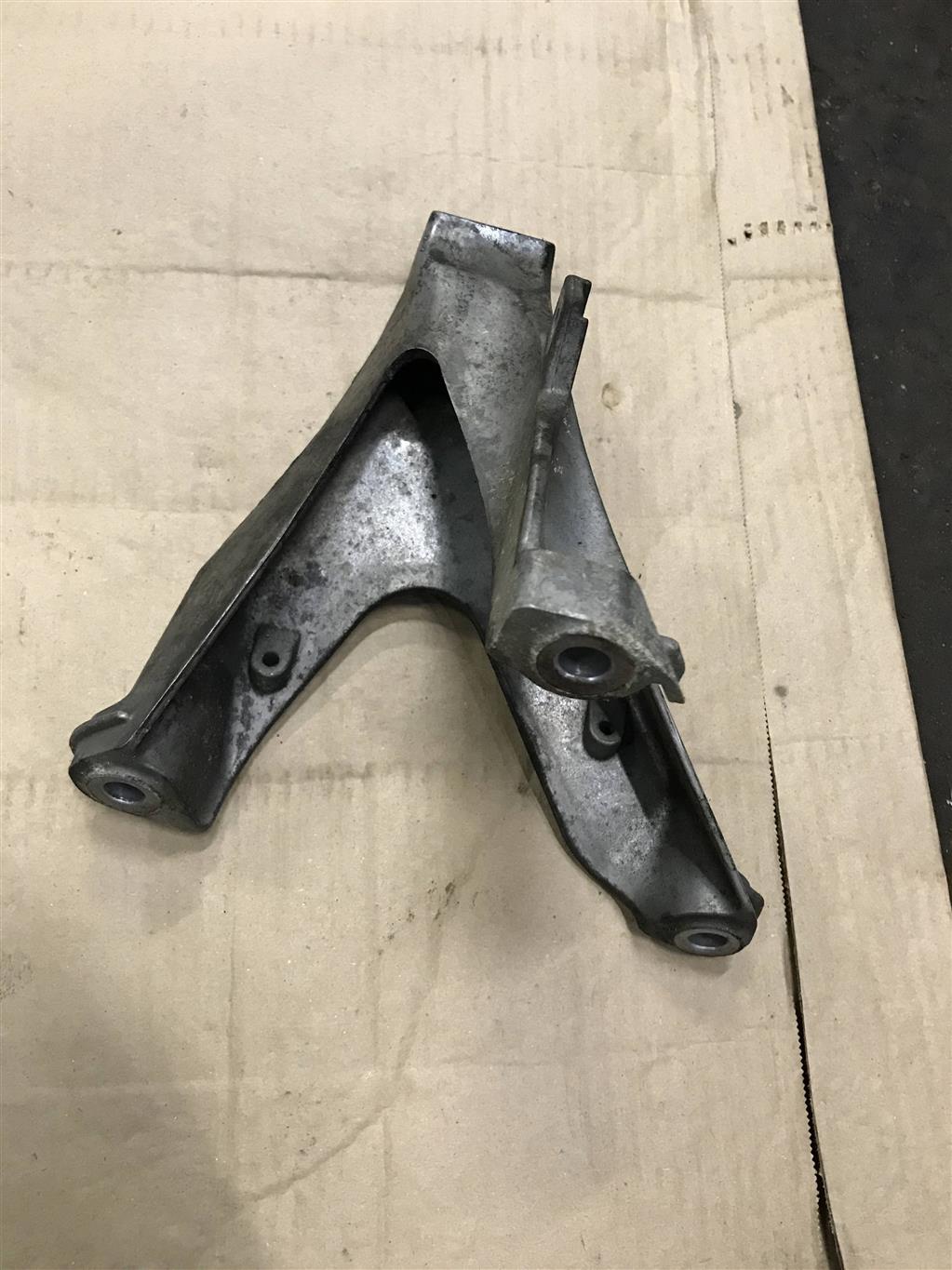 Audi A4 (B7) 2005-2007 для Опора двигателя правая