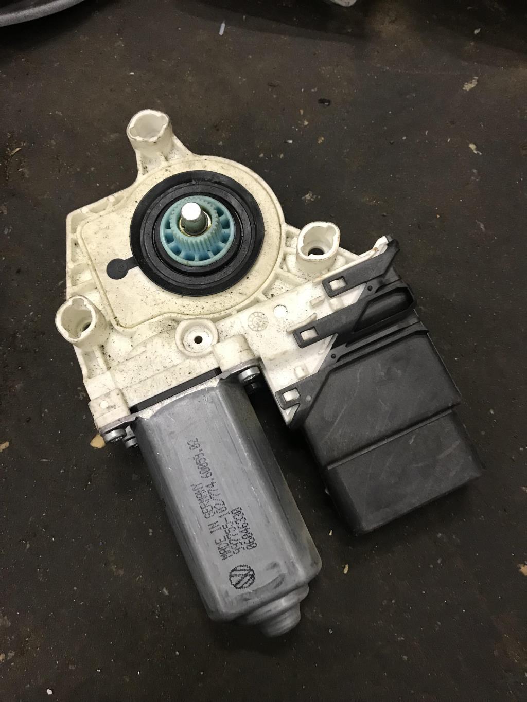 Volkswagen Golf V 2003-2009 для Мотор стеклоподъемника