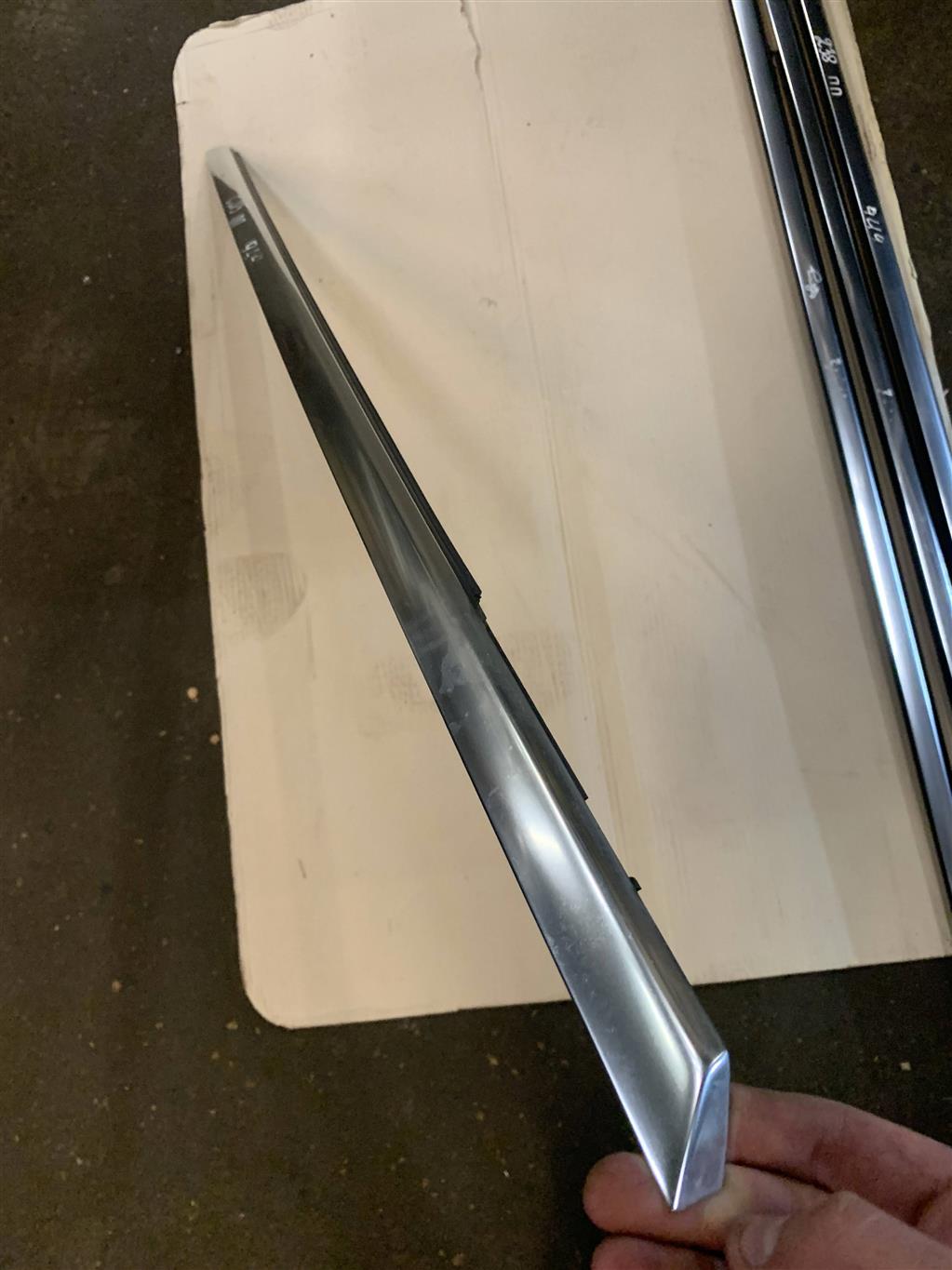 Mercedes-Benz W205 C205 Coupe для Молдинг стекла двери передней правой