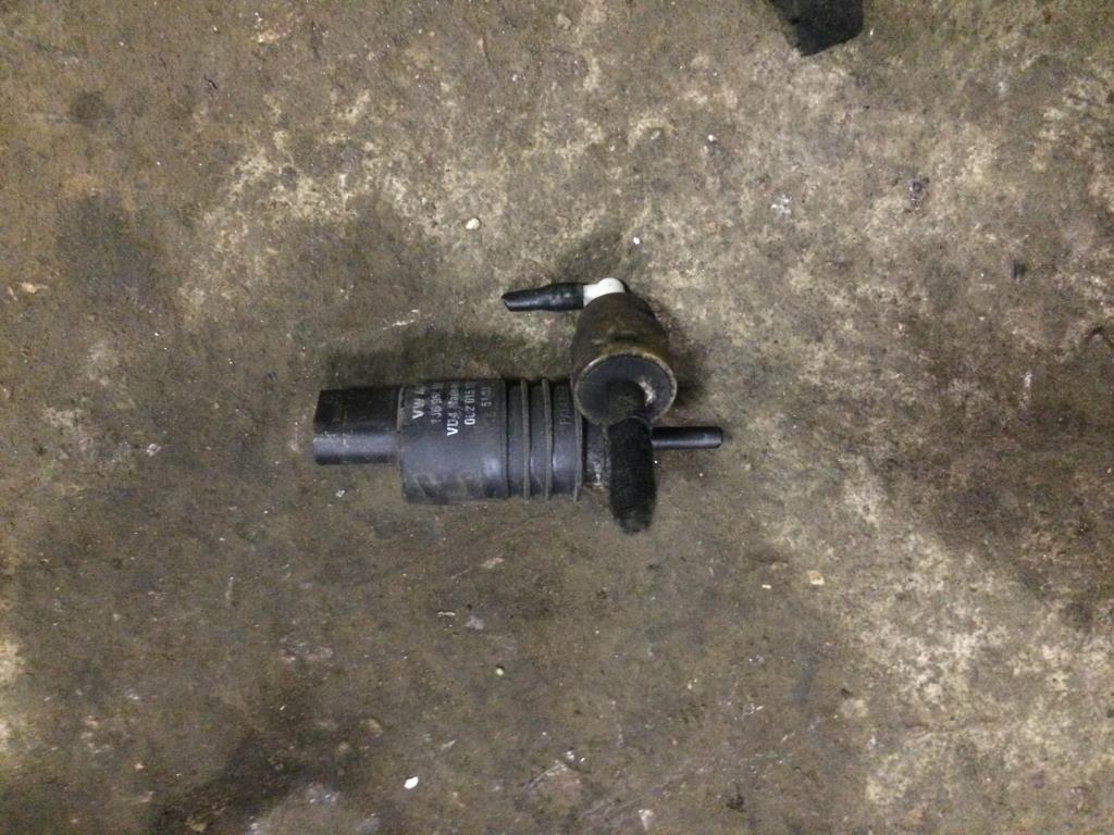 Volkswagen Golf V 2003-2009 для Мотор стеклоомывателя передний