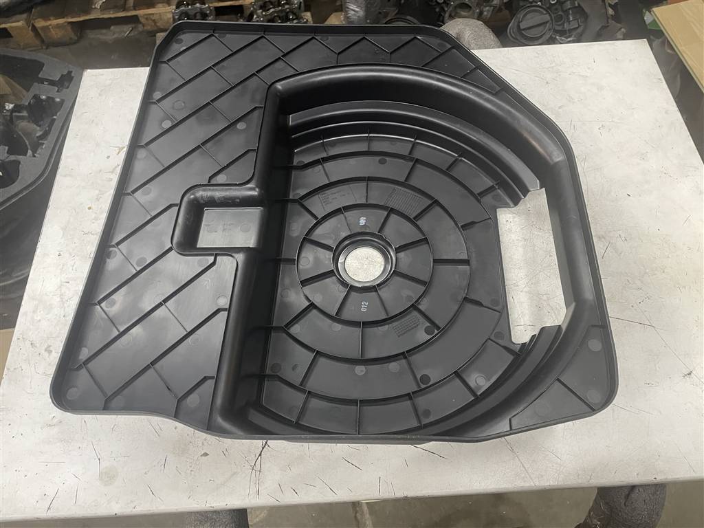 Audi A4 (B8) 2007-2012 для Ниша запасного колеса