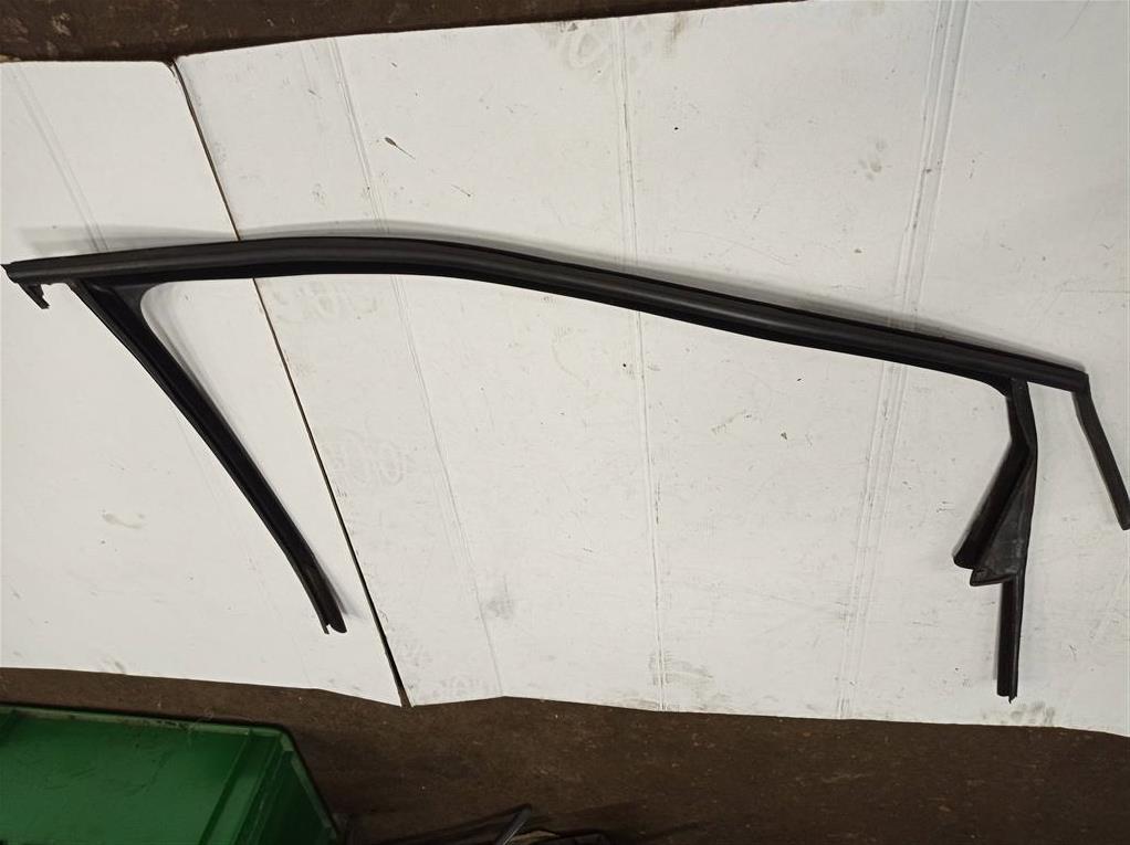 Volkswagen Golf V Plus 2005-2014 для уплотнитель стекла двери передний правый