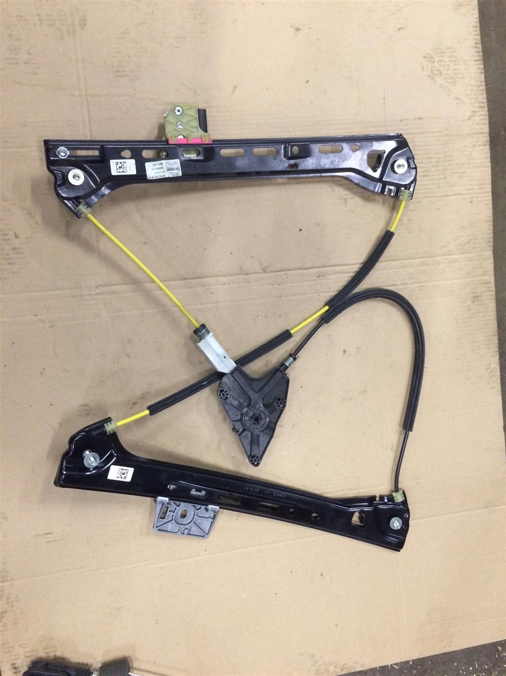 Mercedes-Benz W213, S213, C238 E-klasse V для Стеклоподъемник передний правый