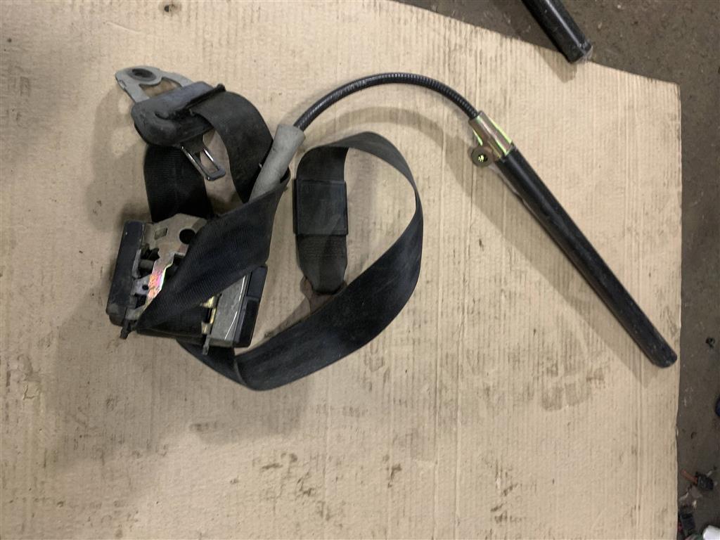 Volkswagen Passat (B4) 1994-1996 для Ремень безопасности с пиропатроном