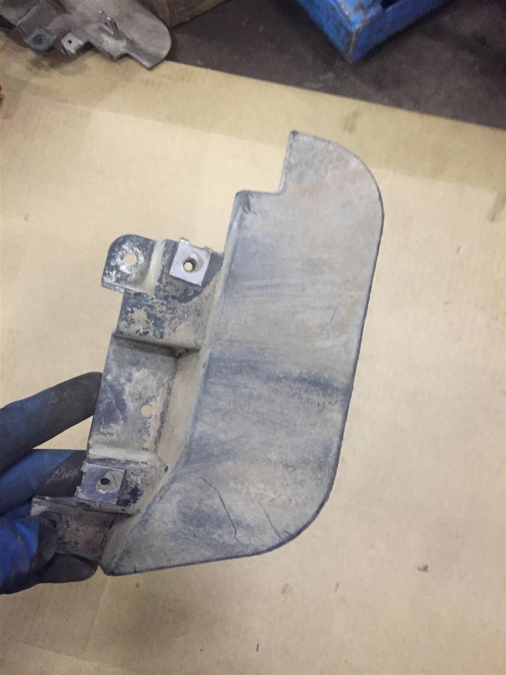 Audi Q7 (4L)  2005 - 2009 для Брызговик задний