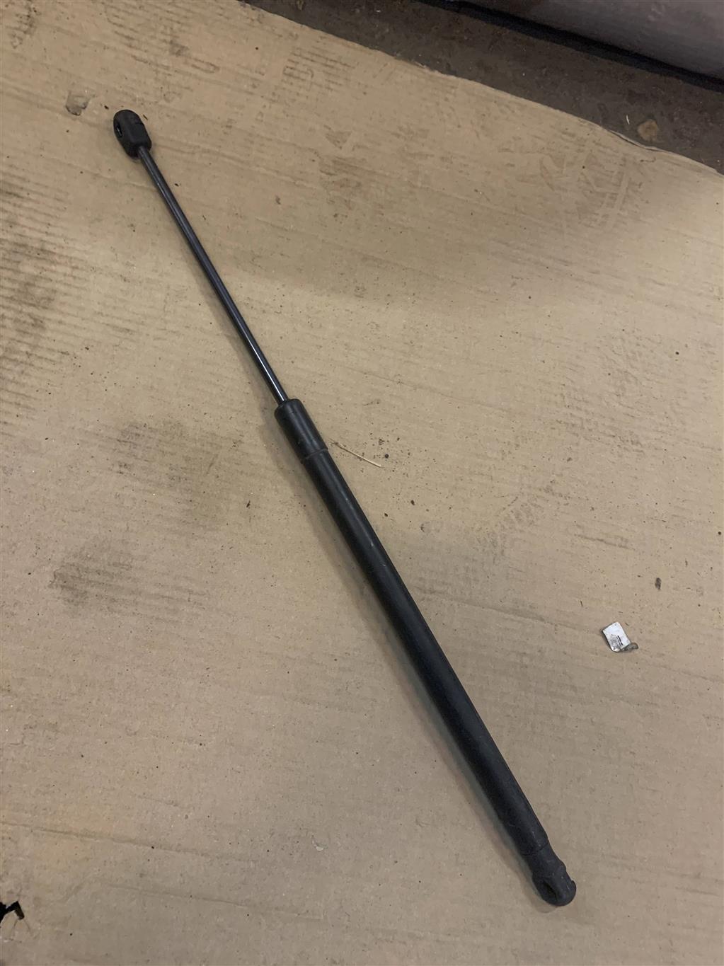 Volkswagen Touareg 7L 2002-2006 для Амортизатор капота