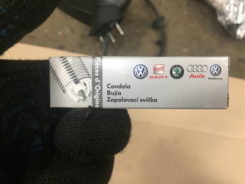 Volkswagen Caddy III 2004-2010 для Свеча зажигания