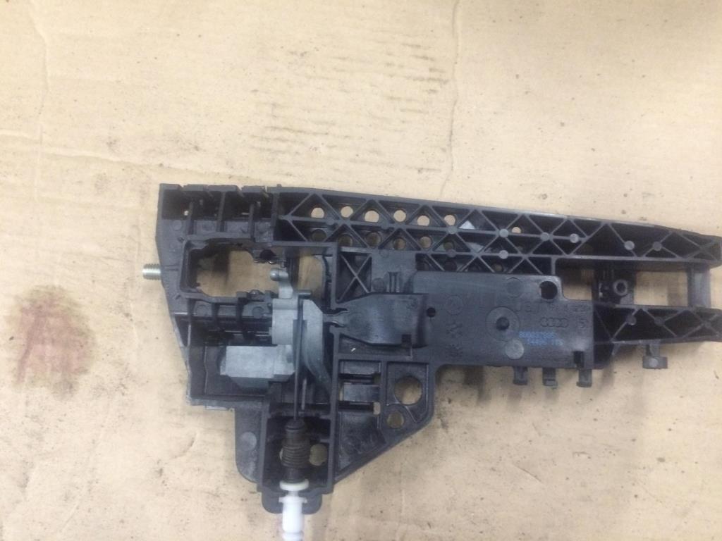 Audi Q3 (8U) 2011-2014 для Кронштейн ручки