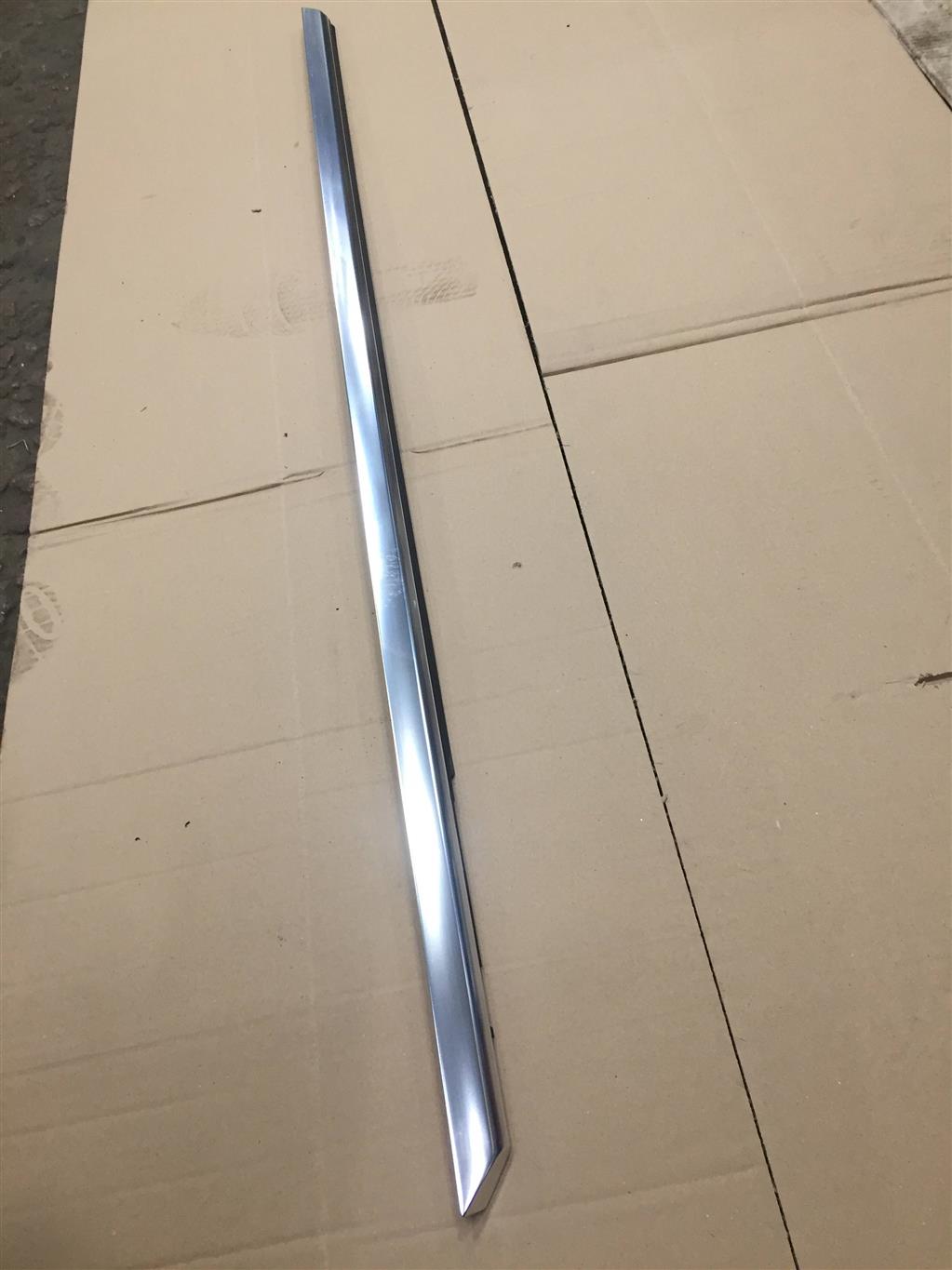 Mercedes-Benz W205 C205 Coupe для Молдинг стекла двери передней правой