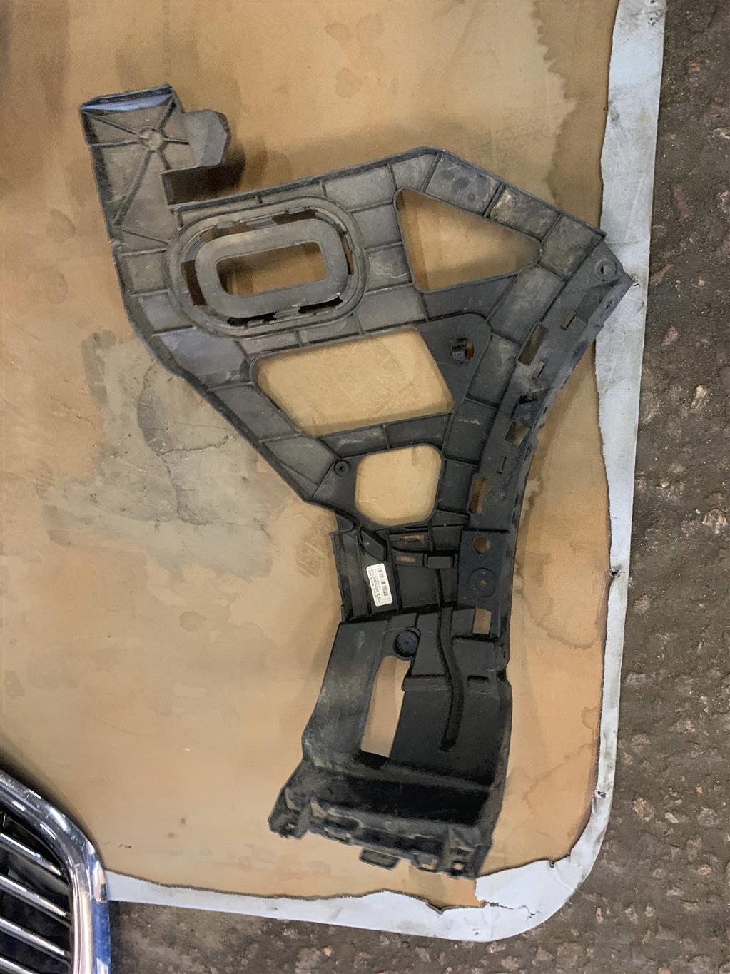 Porsche   Cayenne III 2018 - >> для Кронштейн бампера