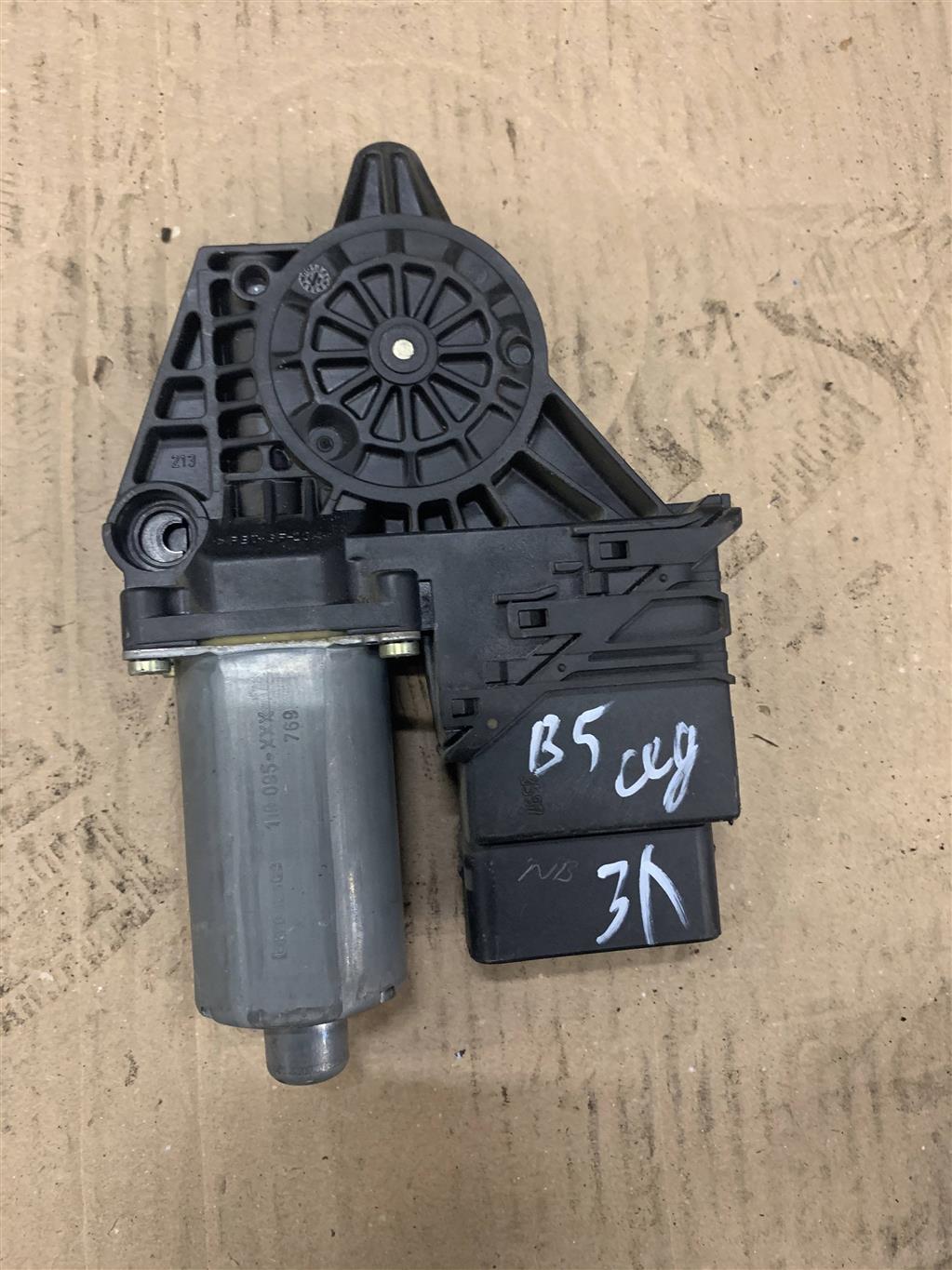 Volkswagen Passat (B5) 1996-2000 для Мотор стеклоподъемника