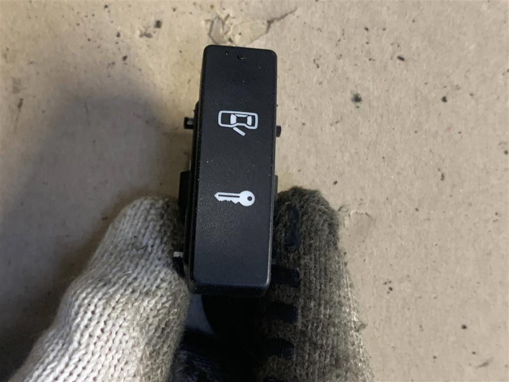 Volkswagen Touareg 7L 2002-2006 для Кнопка центрального замка