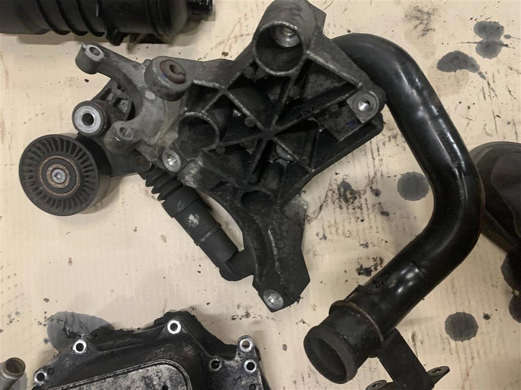 Audi Q7 (4L)  2005 - 2009 для Кронштейн гидроусилителя