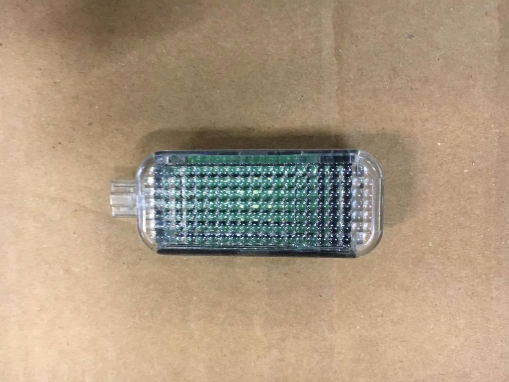 Audi A3 (8V) 2016-2019 рестайлинг для Плафон салонный