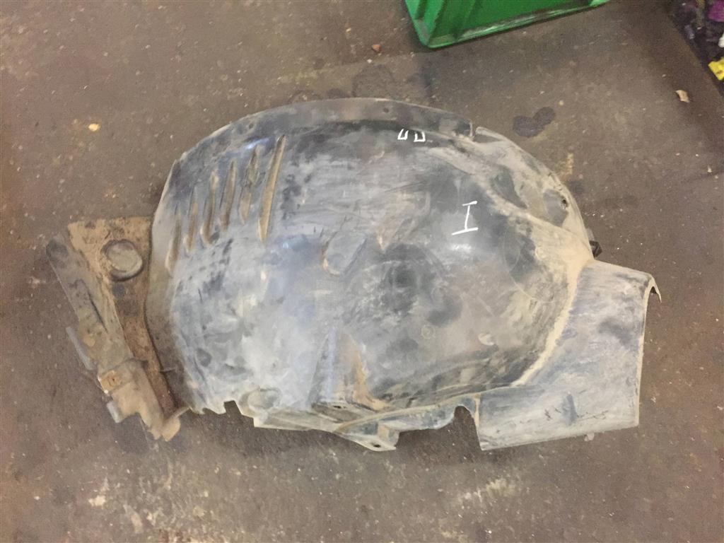 Mercedes-Benz W204 C-classe 2011-2015 рестайлинг для Локер передний правый(подкрылок)