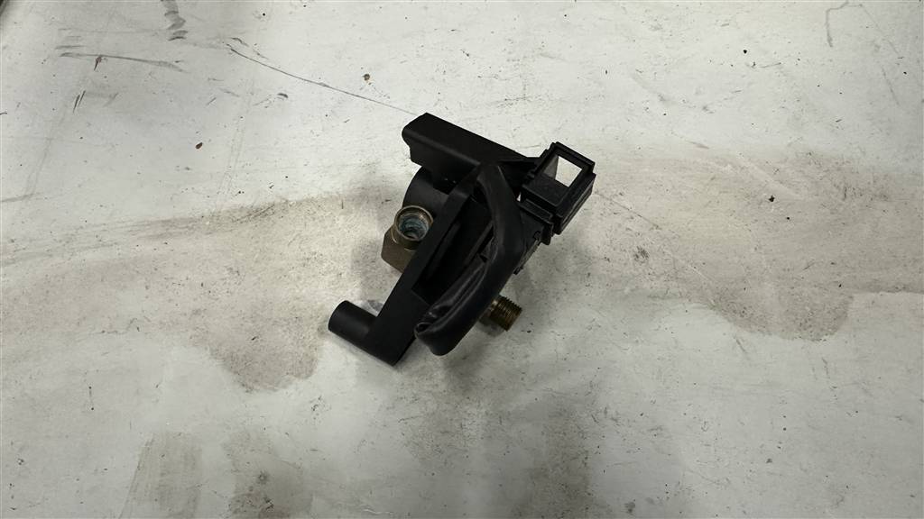 Volkswagen Touareg 7L 2002-2006 для Клапан пневматический